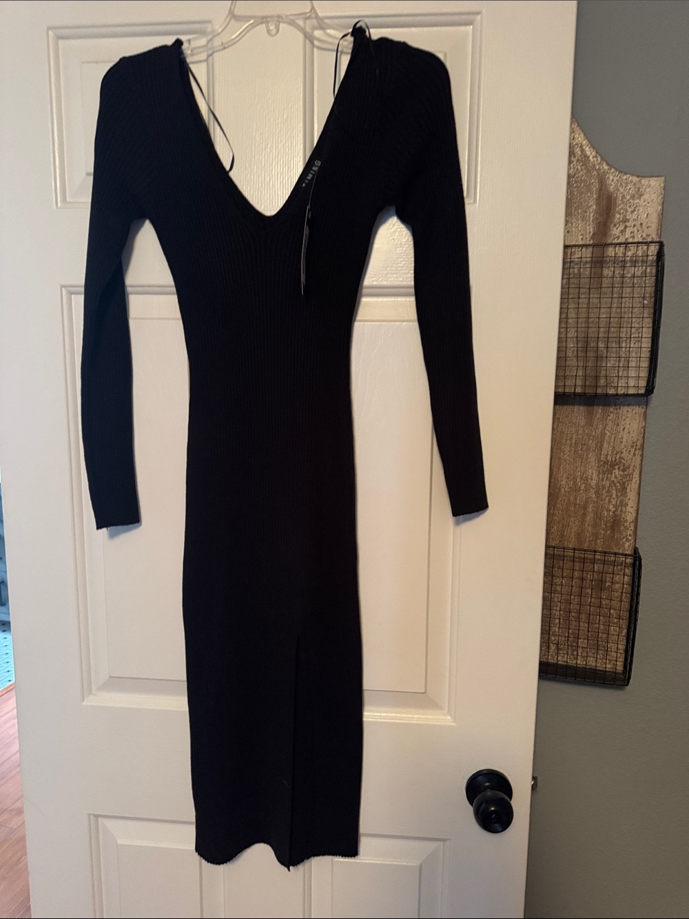 Timing Black Ribbed V-Neck Long Sleeve Midi Dress